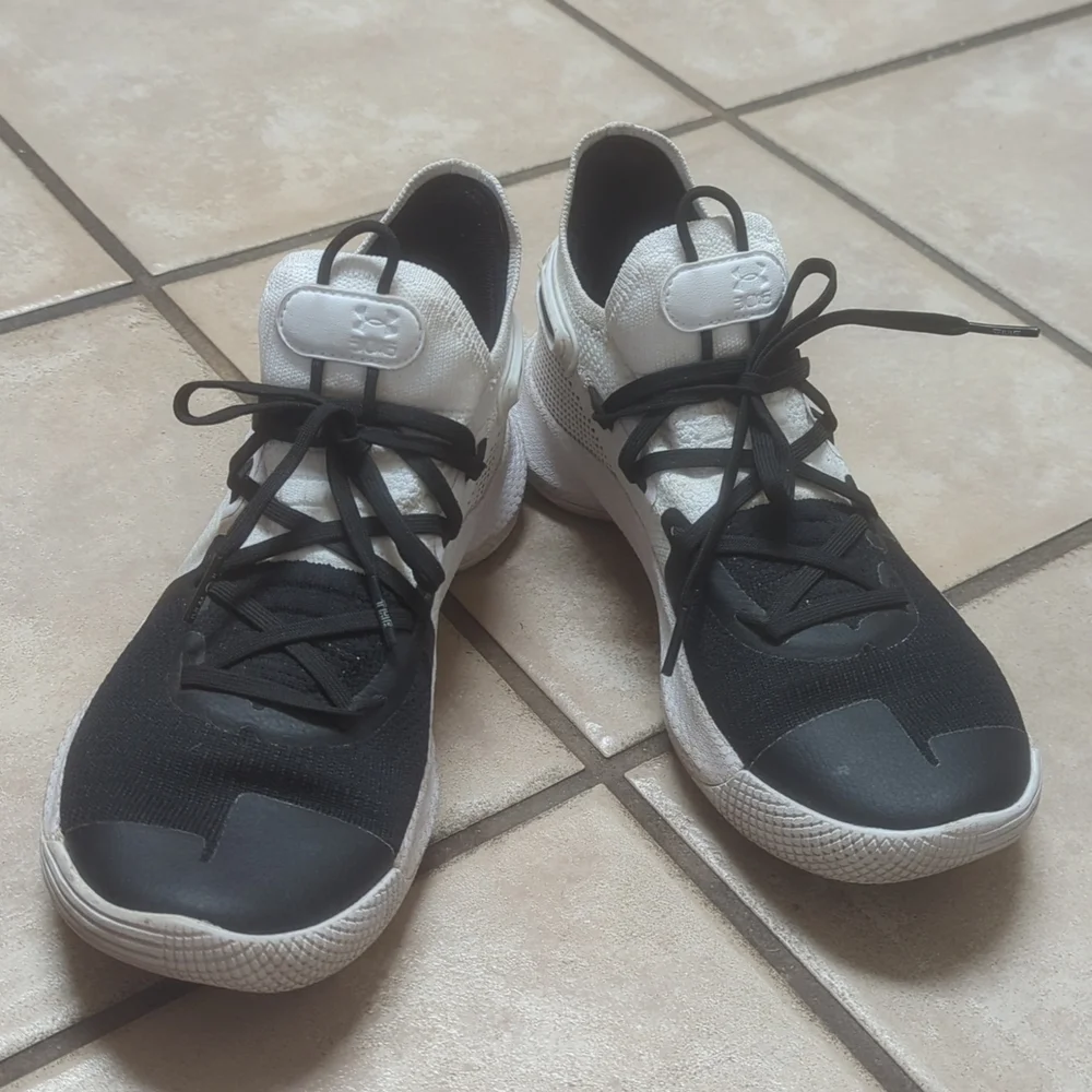 🎉HP🎉 Under Armour Curry 4's Size 7 Youth Black White Basketball Shoes - Picture 4 of 6